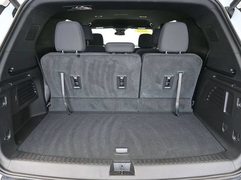 Used 2025 Chevrolet Traverse LT w/ Driver Confidence Package AWD/4WD image 29