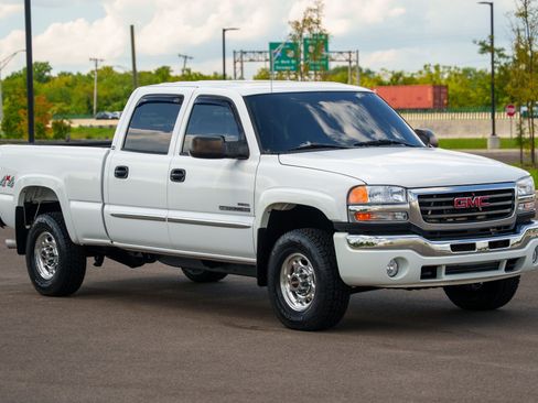 Used 2004 GMC Sierra 2500 SLE w/ Heavy-Duty Power Package AWD/4WD image 7