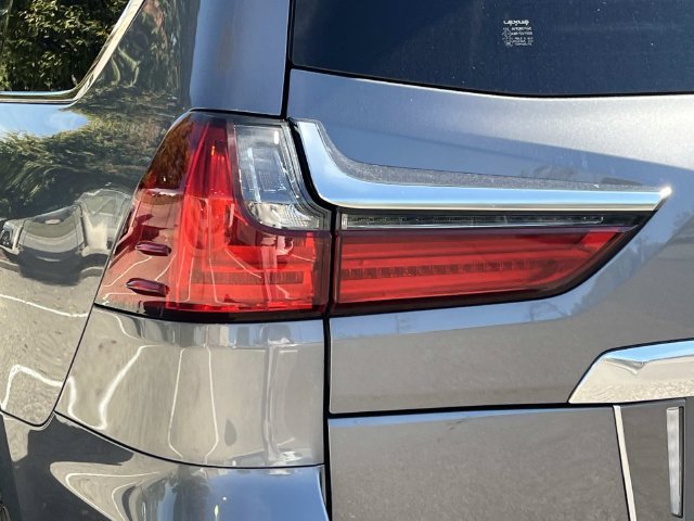 Used 2020 Lexus LX 570 4WD w/ Luxury Package image 10