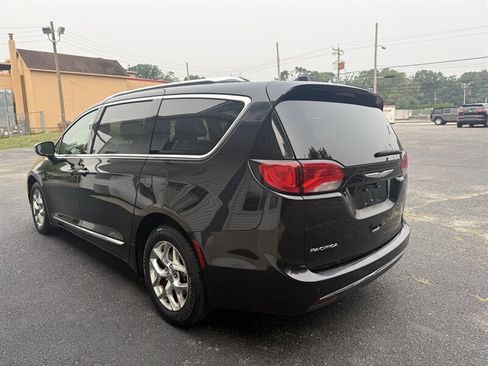 Used 2017 Chrysler Pacifica Limited FWD image 5