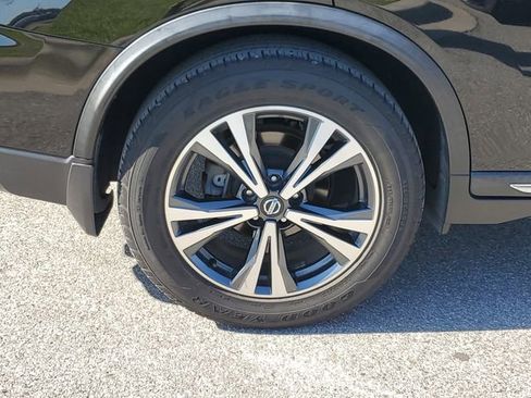 Used 2017 Nissan Rogue SL image 5