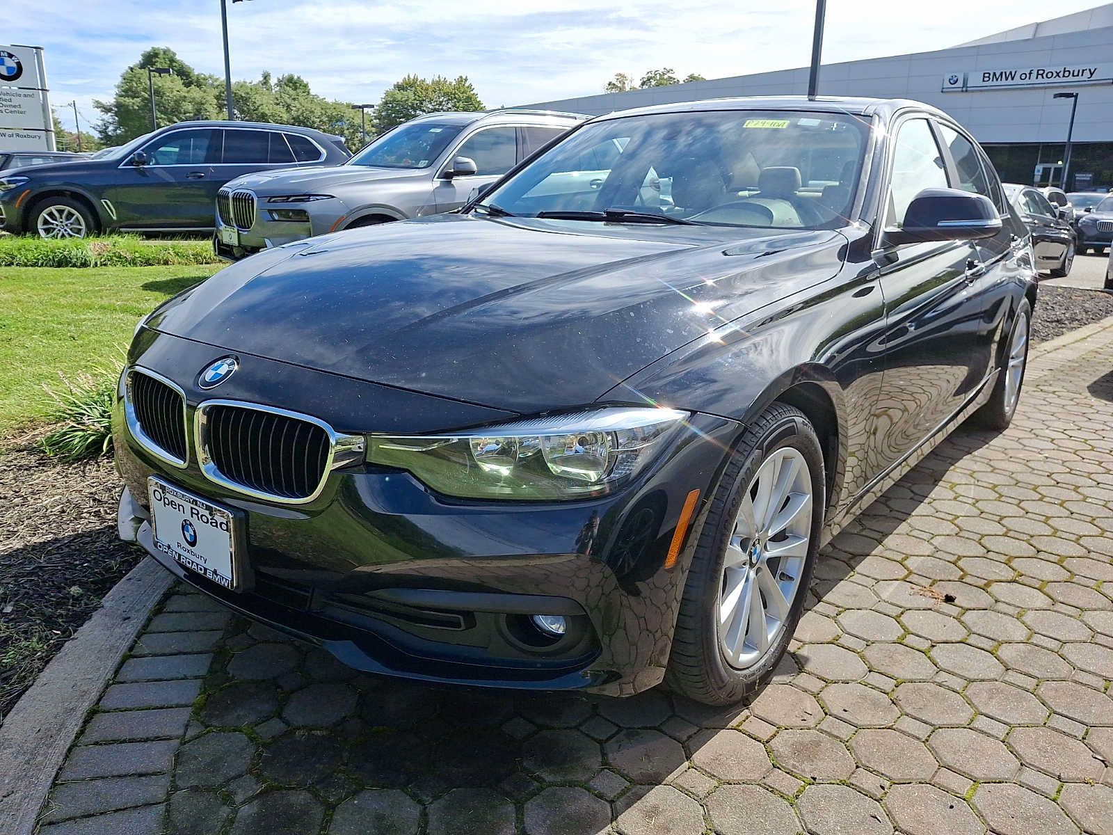 Used 2016 BMW 320i xDrive Sedan AWD/4WD image 3