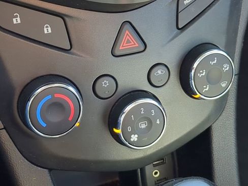 Used 2020 Chevrolet Sonic LT image 35