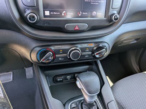 Certified 2023 Kia Soul LX w/ LX Technology Package FWD image 22