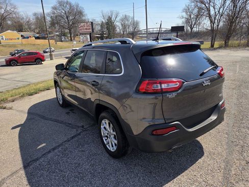 Used 2018 Jeep Cherokee Latitude Plus image 4