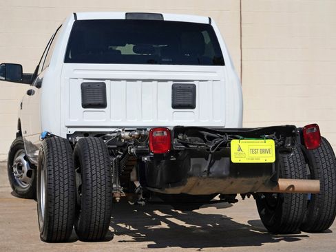 Used 2021 RAM 3500 Tradesman w/ Chrome Appearance Group AWD/4WD image 5