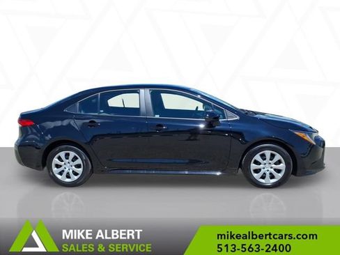 Used 2025 Toyota Corolla LE FWD image 8