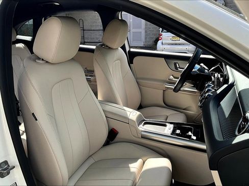 Used 2025 Mercedes-Benz GLA 250 4MATIC image 7