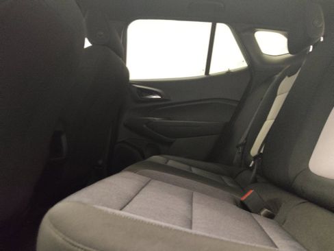 Used 2025 Chevrolet Trax RS w/ Sunroof Package FWD image 18