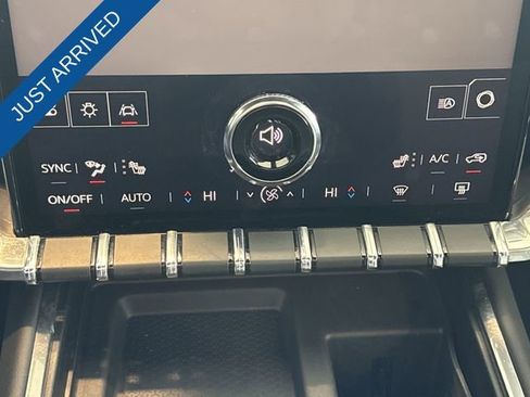 Used 2025 GMC Acadia Elevation image 19