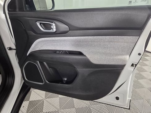 Certified 2022 Jeep Compass Latitude image 31