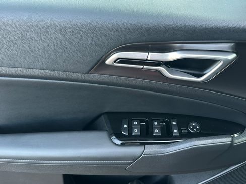 Certified 2024 Kia Sportage EX image 11