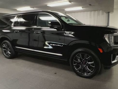 Used 2023 GMC Yukon XL Denali w/ Denali Reserve Package image 2