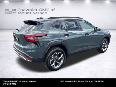 Used 2026 Chevrolet Trax LT FWD image 5
