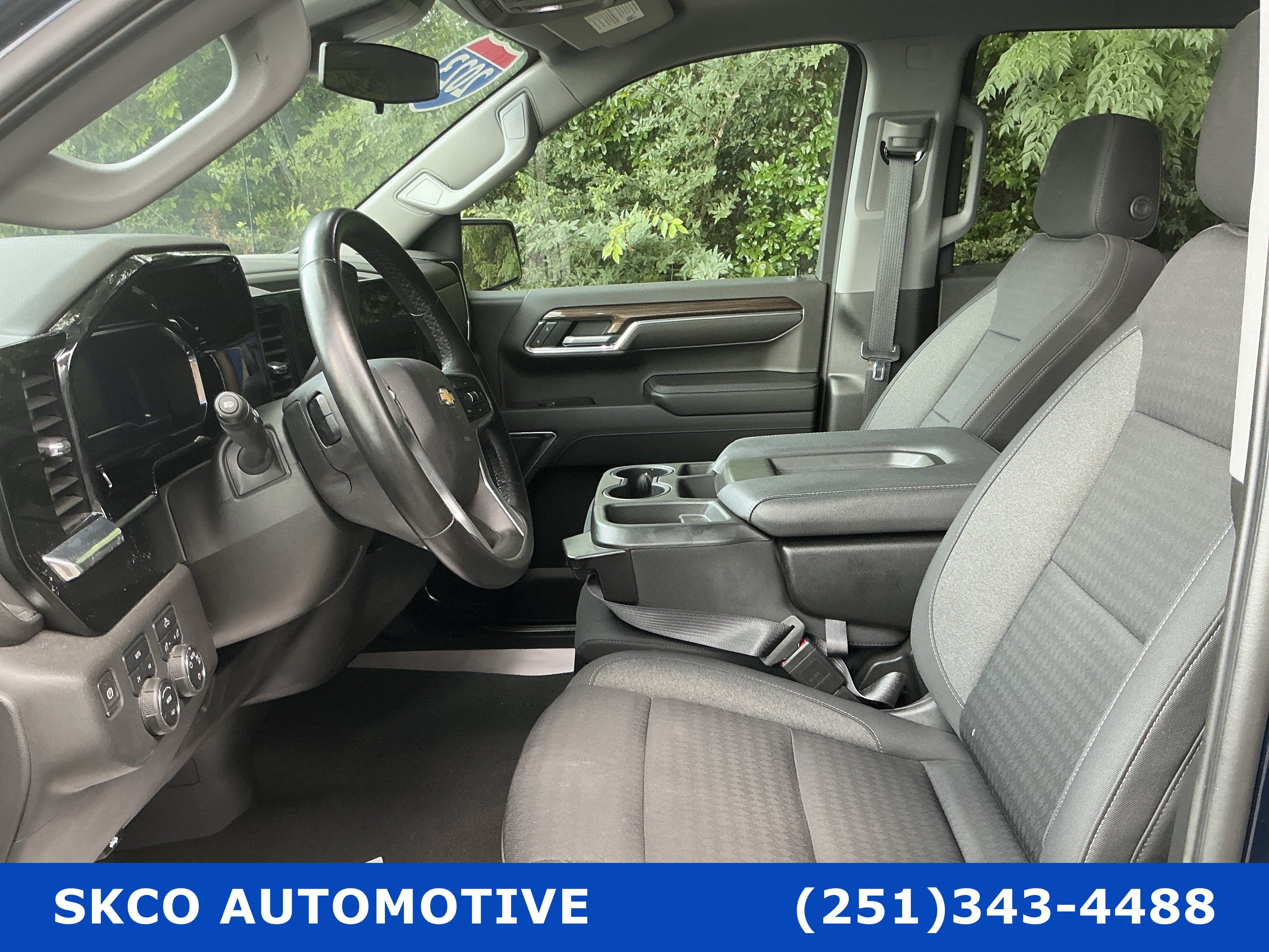 Used 2023 Chevrolet Silverado 1500 LT AWD/4WD image 11