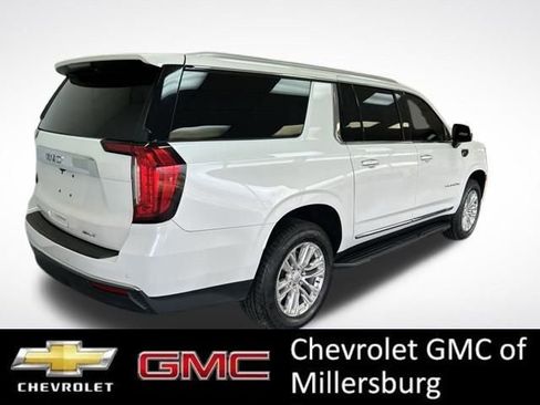 Used 2022 GMC Yukon XL SLT w/ SLT Premium Package image 3