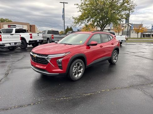 Used 2026 Chevrolet Trax LT w/ Driver Confidence Package image 3