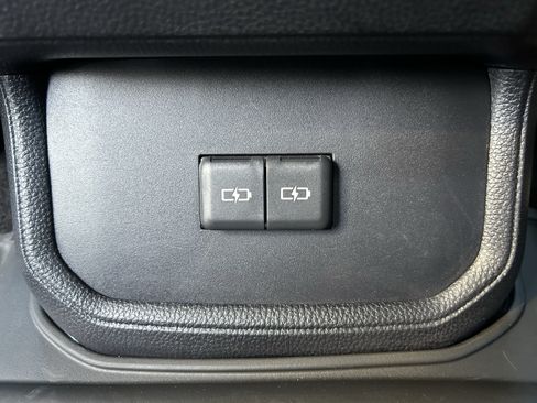 Used 2023 Toyota Highlander XLE AWD/4WD image 21
