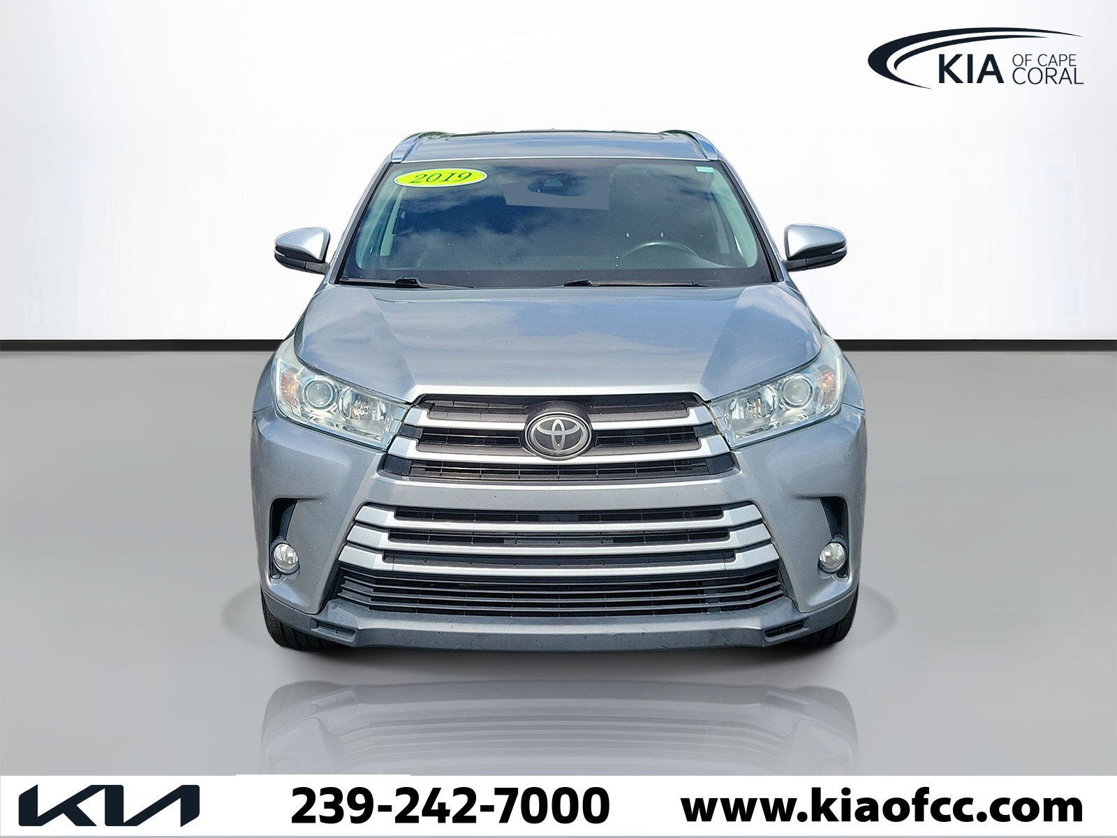 Used 2019 Toyota Highlander XLE FWD image 2