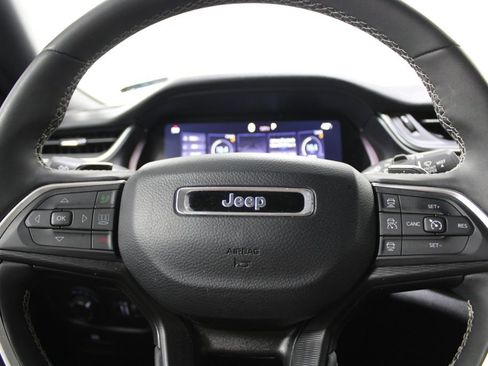 Used 2024 Jeep Grand Cherokee Altitude image 23