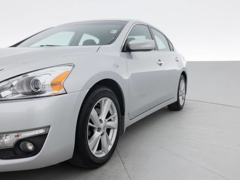 Used 2015 Nissan Altima 2.5 SV FWD image 12