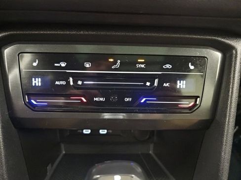 Used 2023 Volkswagen Tiguan SE w/ Panoramic Sunroof Package image 23