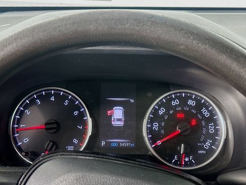 Used 2021 Toyota RAV4 LE AWD/4WD image 12
