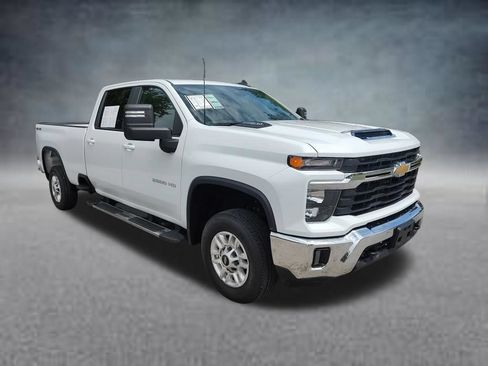 Used 2025 Chevrolet Silverado 2500 LT w/ Convenience Package AWD/4WD image 3