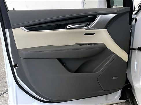 Used 2020 Cadillac XT6 Premium Luxury FWD image 21