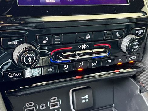 New 2025 Jeep Grand Cherokee Altitude image 20