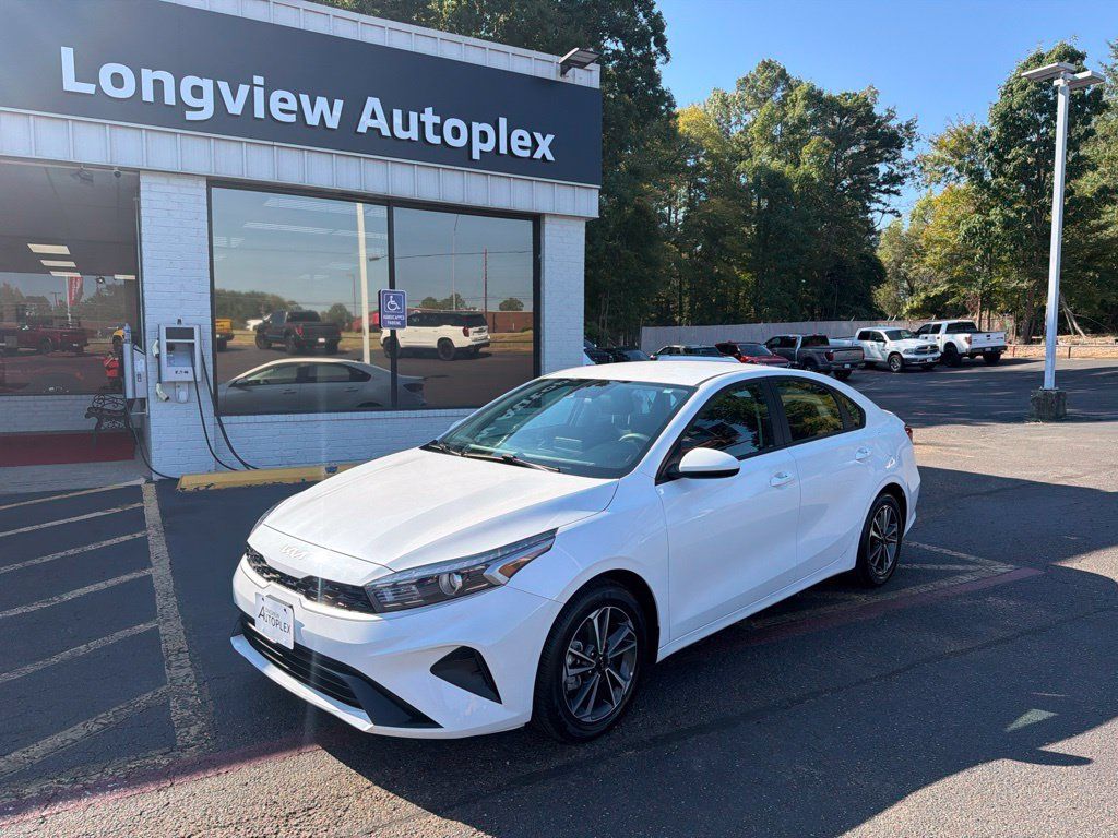 Used 2024 Kia Forte LXS FWD image 1