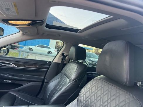 Used 2018 BMW 740i image 7