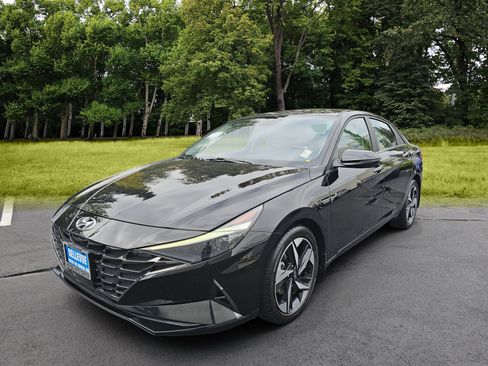 Used 2023 Hyundai Elantra Limited FWD image 3