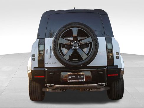 New 2026 Land Rover Defender 110 X-Dynamic SE image 6