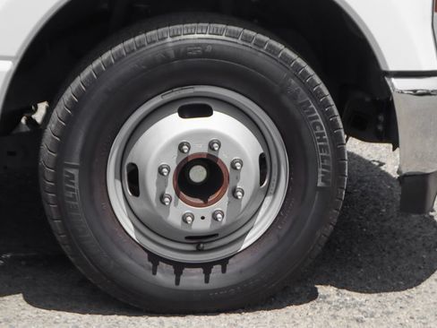 Used 2025 Ford F350 XL w/ XL Chrome Package RWD image 40
