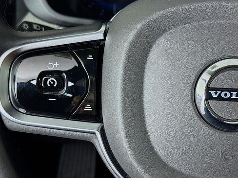 Used 2025 Volvo XC60 B5 Plus image 13