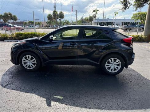 Used 2020 Toyota C-HR LE FWD image 3
