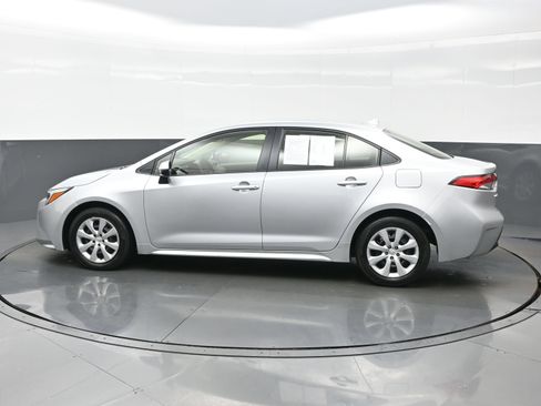 Used 2025 Toyota Corolla LE FWD image 3