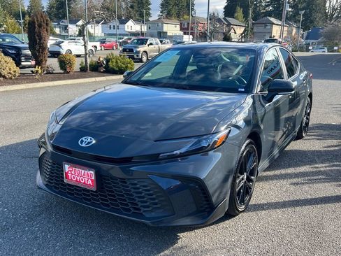 Used 2025 Toyota Camry SE w/ Multimedia Upgrade Package image 4