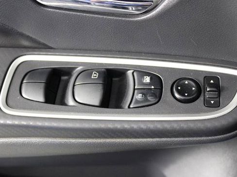 Certified 2022 Nissan Versa SR image 23