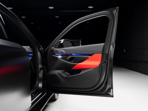 Used 2025 BMW M5 w/ Carbon Package image 64