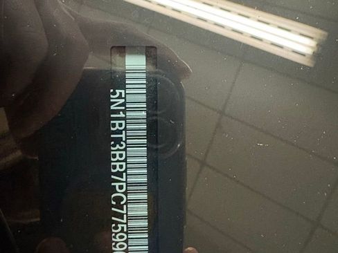 Used 2023 Nissan Rogue SV image 38