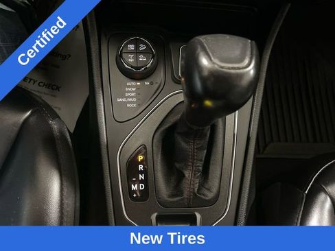 Used 2022 Jeep Cherokee Trailhawk image 19