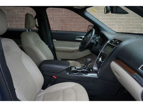 Used 2019 Ford Explorer Limited w/ Ford Safe & Smart Package image 26