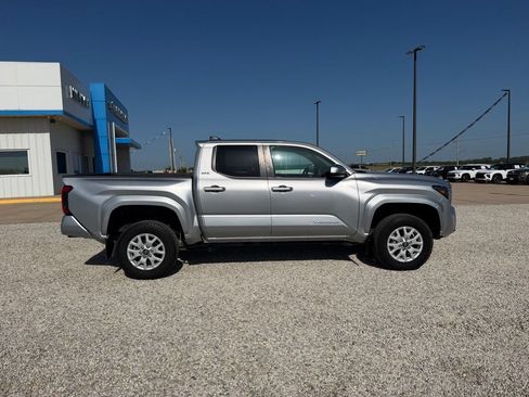 Used 2024 Toyota Tacoma SR5 AWD/4WD image 2