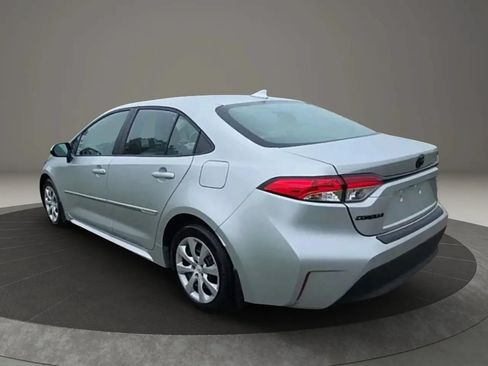 Used 2025 Toyota Corolla LE FWD image 4