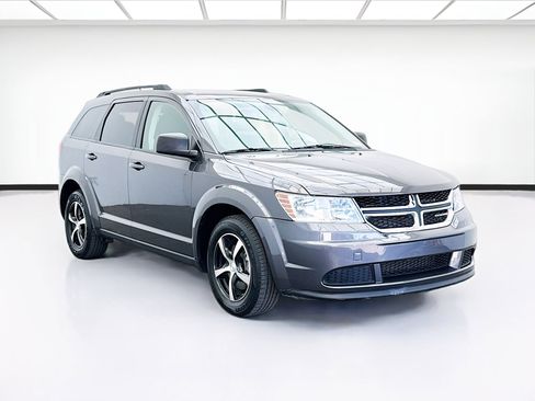 Used 2019 Dodge Journey SE image 3
