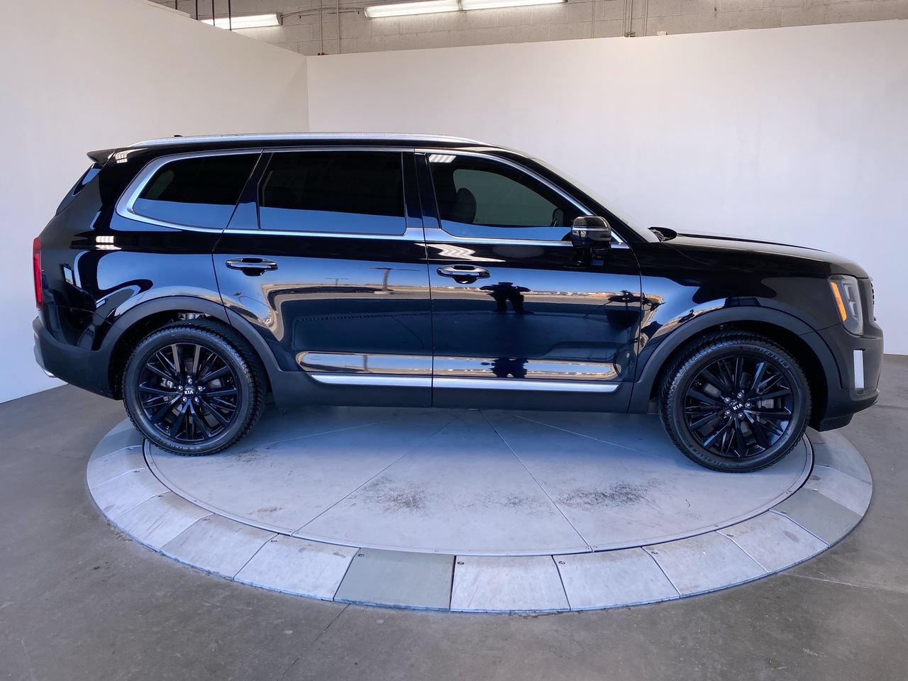 Used 2020 Kia Telluride SX w/ Towing Package FWD image 6
