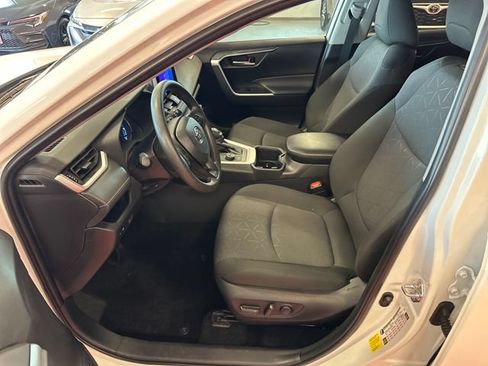 Used 2025 Toyota RAV4 XLE AWD/4WD image 10