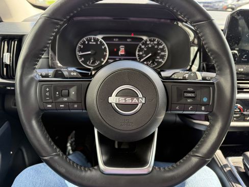Used 2024 Nissan Pathfinder SL AWD/4WD image 13